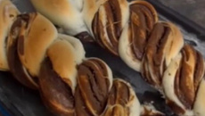 Pão com recheio de chocolate