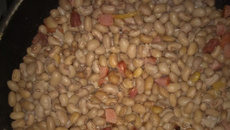 Feijão tropeiro com carne seca