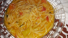 Sopa de macarrão com legumes
