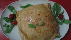 Rocambole de presunto e queijo com massa de pastel