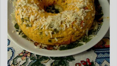 Bolo salgado de cenoura recheado com presunto e queijo