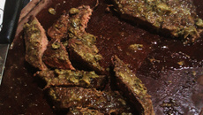 Filé ao molho de manteiga e alcaparras