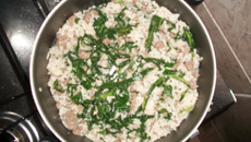 Arroz com carne moída e couve