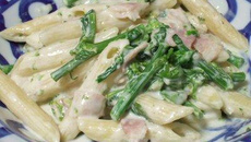 Penne ao molho branco à moda Camila