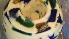 Torta de gelatina com creme de coco