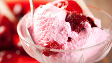 Sorvete de morango fácil