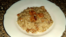 Risoto de queijo roquefort e nozes