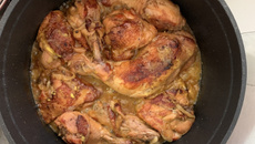 Coxa e sobrecoxa ao molho de laranja com mostarda