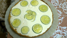 Torta de limão com massa de biscoito maisena