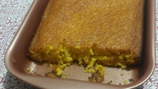 Bolo de cenoura com mel