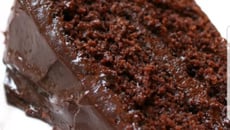 Bolo de chocolate molhadinho e aerado