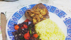 Salada de feijão azuki com pimenta biquinho