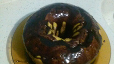 Bolo de cenoura com cobertura de chocolate