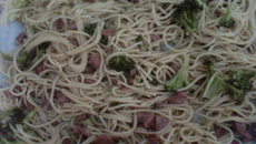 Macarrão alho e óleo e brócolis