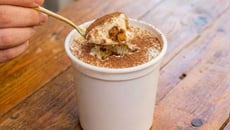 Tiramisù viral no pote de iogurte