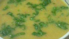 Caldo de Inhame com talo de couve