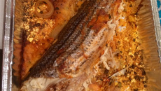 Peixe assado com farofa