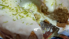 Bolo de limão cravo