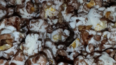 Pipoca de chocolate de pipoqueiro