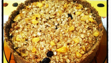 Torta integra de banana, granola e mel