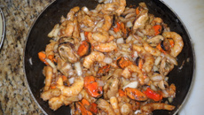 Macarrão com camarão e mexilhões