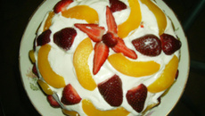 Bolo de chantilly com frutas