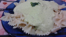 Macarrão ao molho de abobrinha e cream cheese