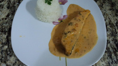 Salmão ao molho de requeijão