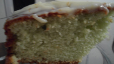 Bolo fácil de limão com cobertura