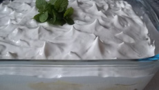 Pavê de abacaxi com cobertura de marshmallow