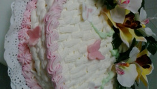 Bolo pão de ló com recheio de ananás