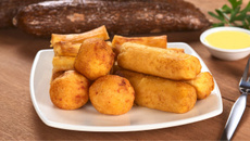 Bolinho de aipim assado