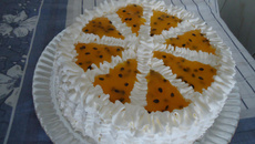 Bolo com mousse de maracujá