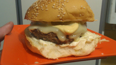 Hamburguer Caseiro de 200gr recheado com queijo
