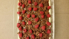 Torta de ferrero rocher com morango