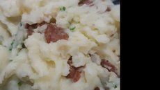 Purê de batata com linguiça