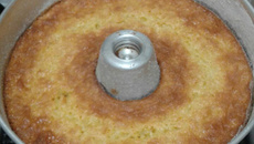 Bolo de cremoso e molhadinho de milho