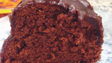 Bolo de chocolate molhadinho