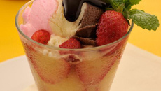 Espuma de manga com morango