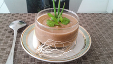 Caldo de feijão com coentro