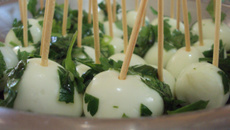 Ovos de codorna com azeite de oliva