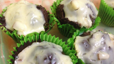 Cupcake de chocolate com recheio de limão sem glúten