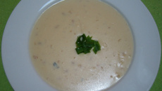 Sopa de macarrão acebolado