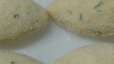 Bolinho de mandioca com calabresa