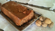 Bolo saudável com nozes e mel