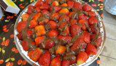 Doce de morango com chantilly