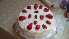 Bolo de morango prático