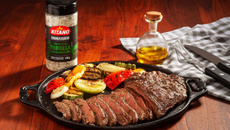 Fraldinha com sal de parrilla, chimichurri e legumes grelhados 