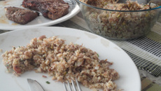 Farofa de pinhão (com carne seca e calabresa)