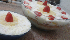 Pavê de morango com coco